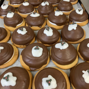 Marshmallow Christmas Puddings